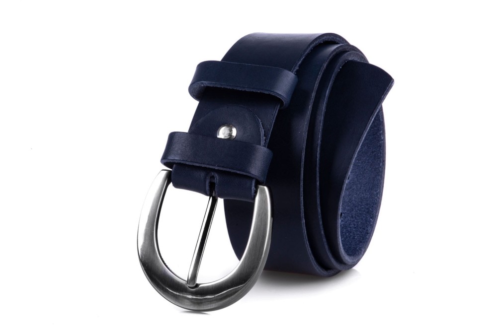 Klasyczny pasek damski ze skóry, granatowy