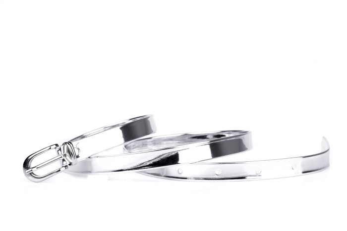Pasek damski klasyczny srebrny lakier 1,5 cm